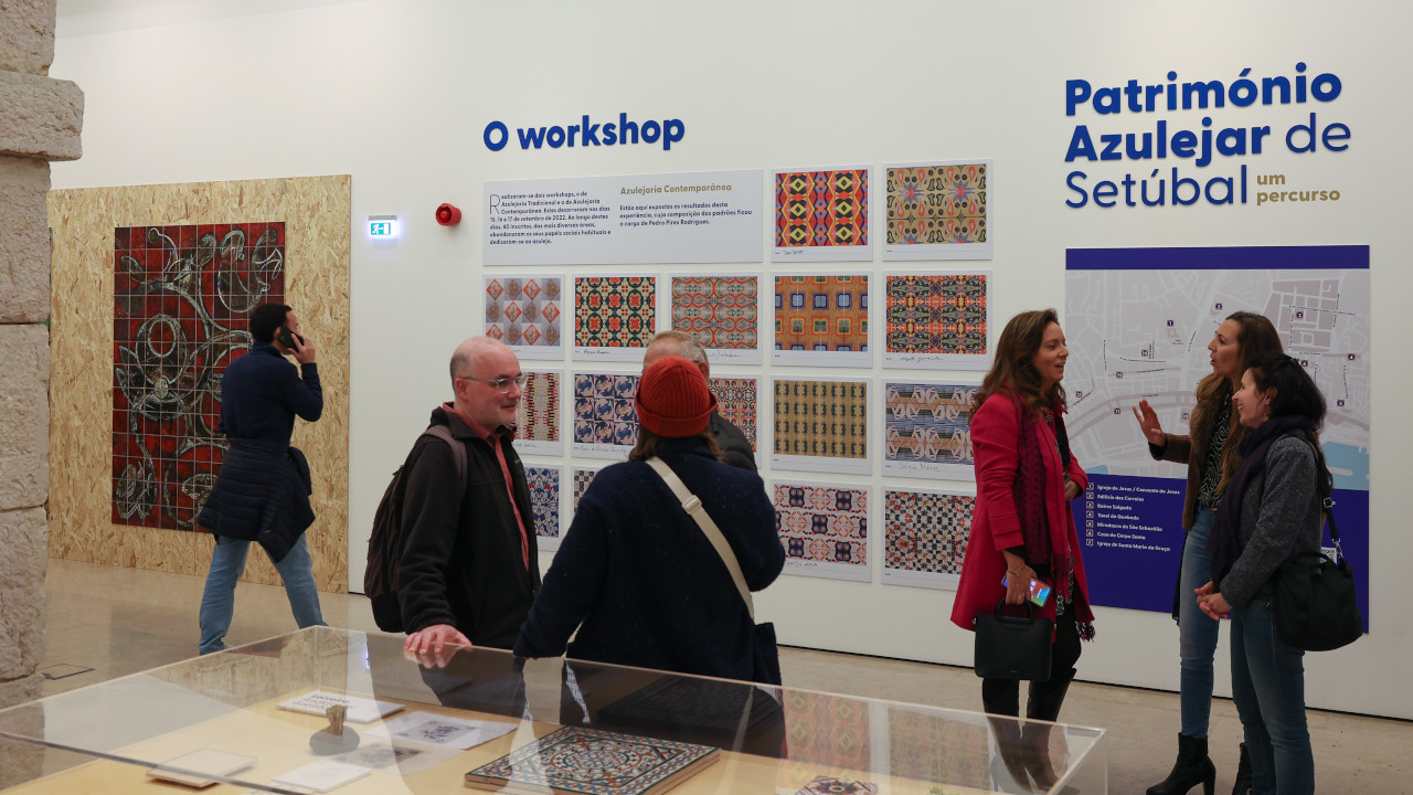 Arte da azulejaria em exposição na Galeria do 11