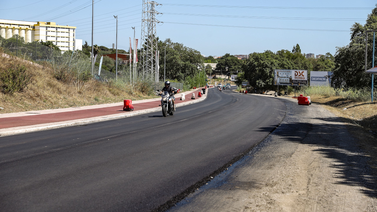 Repavimentação de troço da Estrada dos Ciprestes