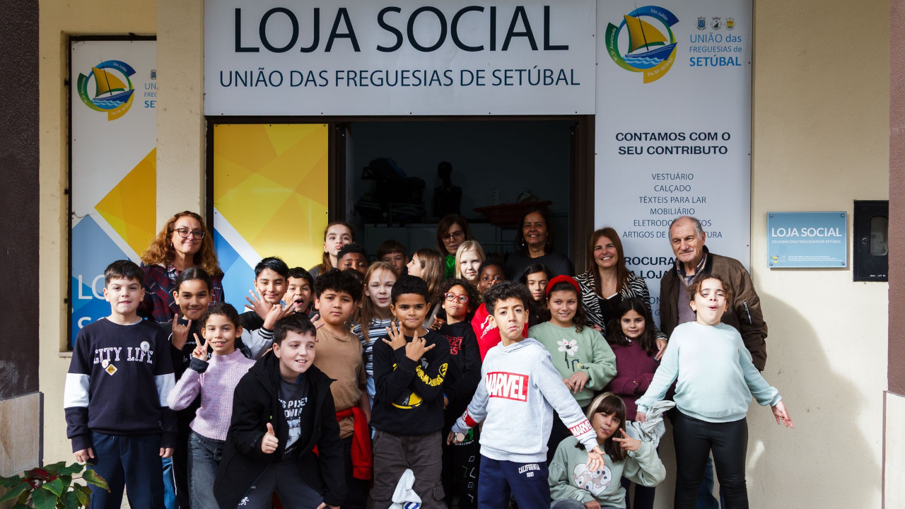 Alunos da EB de Santa Maria da Graça visitam Loja Social da União de Freguesias