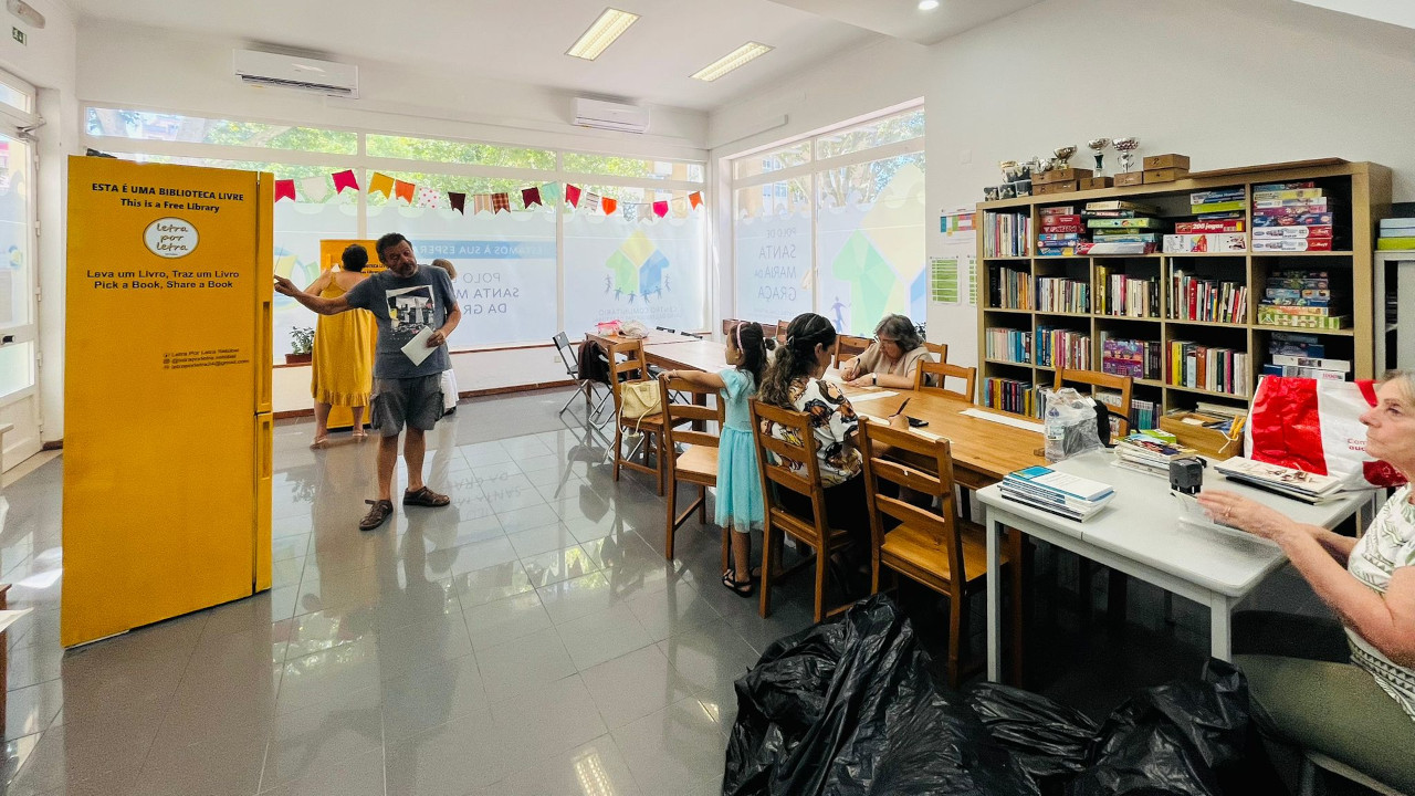 Frigoríficos literários beneficiados pelo Centro Comunitário