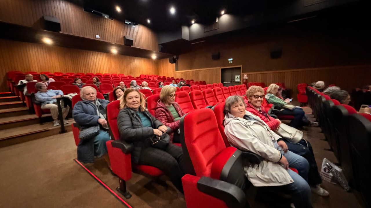 Cinema no Centro Comunitário: A Vida e Arte de Frida Kahlo