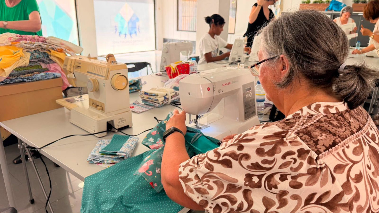 Encontro mensal da iniciativa Dress a Girl