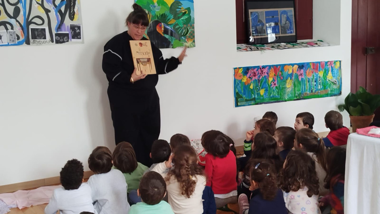 Oficina artística para as crianças do jardim de infância O Aquário