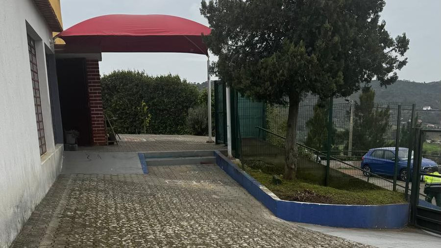 Intervenção no espaço exterior da Ludoteca “O Moinho”