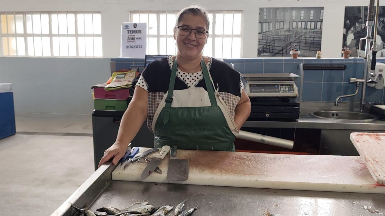 Mercado do Rio Azul: histórias de quem lhe dá vida