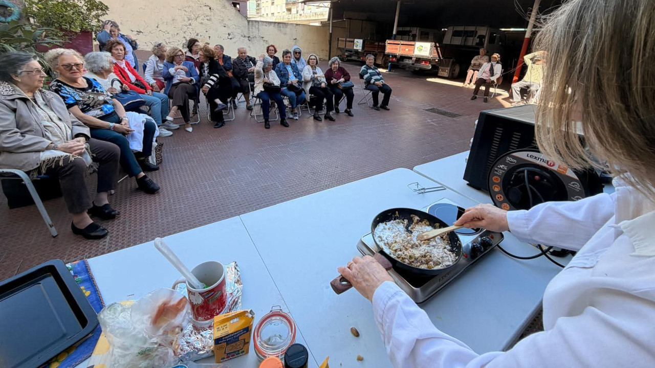 Oficina “Segredos da Cozinha” no pátio do Centro Comunitário